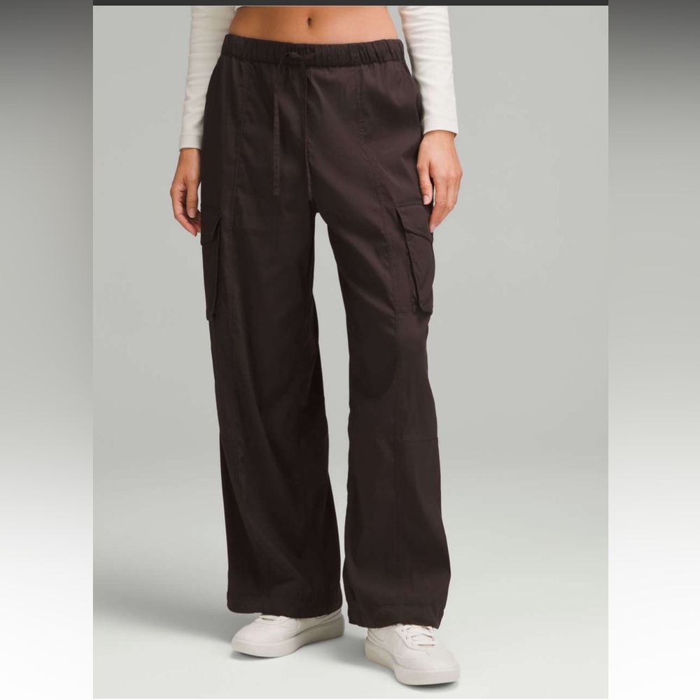 Lululemon Lightweight Adjustable Mid-Rise Cargo Pant - Espresso - Size M